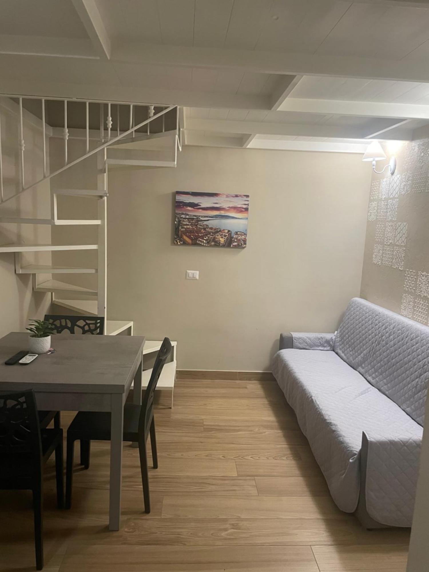 Sottosopra Apartment Napoli Esterno foto